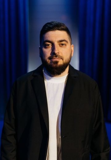 Одиночество на площади (2024)
